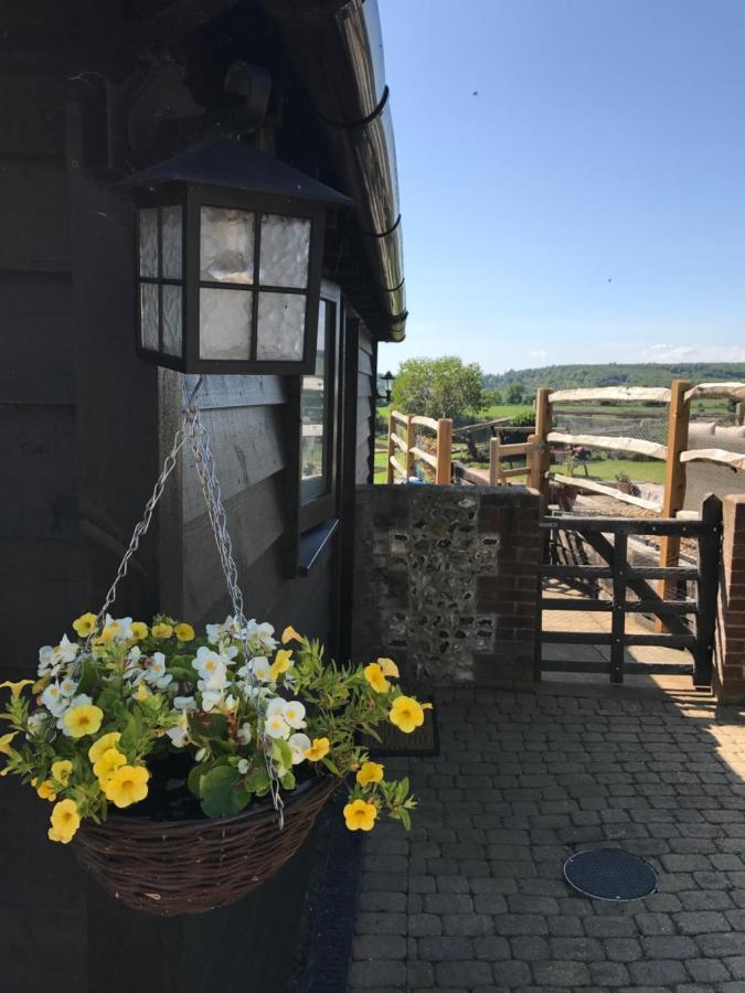 Bed and Breakfast The Cow Hide Arundel Exterior foto